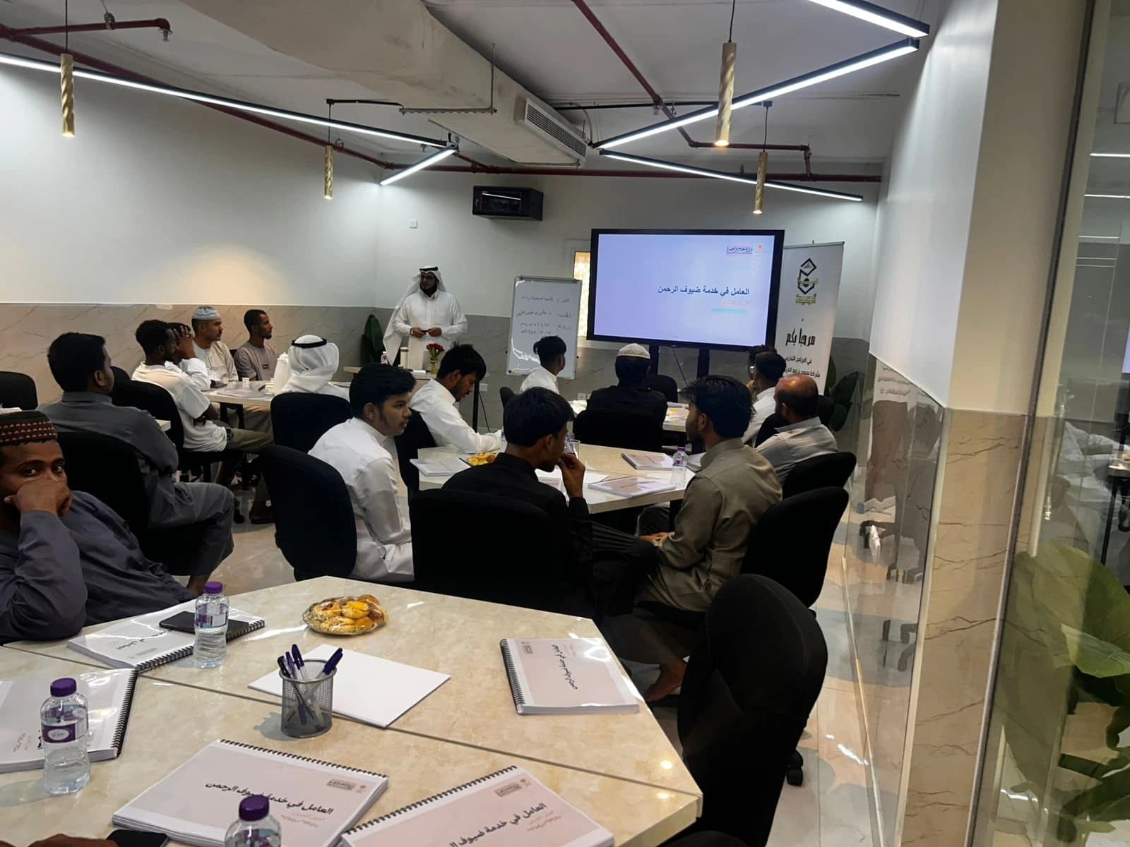 ريادة تدرب العاملين بخدمة الحجاج 2