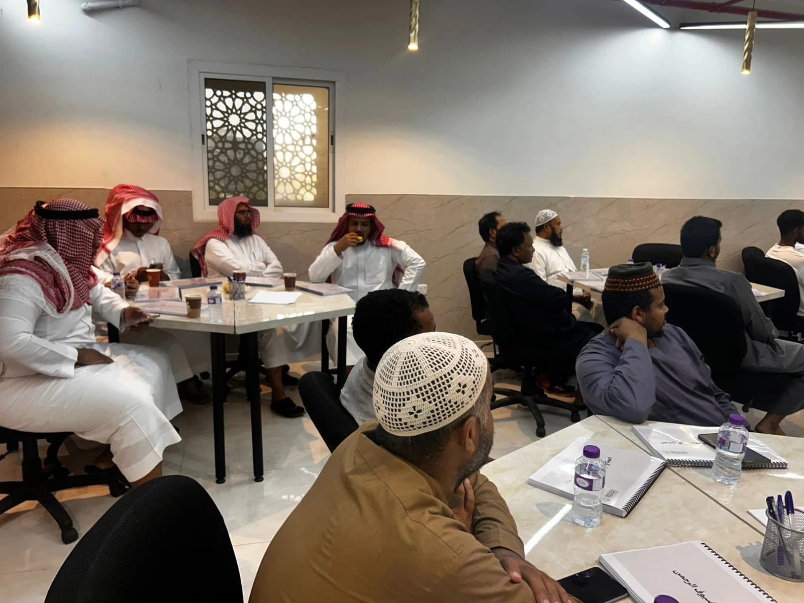 ريادة تدرب العاملين بخدمة الحجاج 1